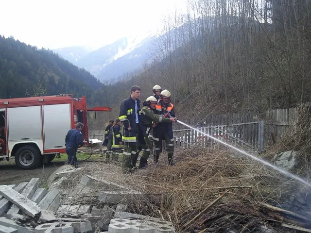 holzhaufen-in-brand-2010-2.webp