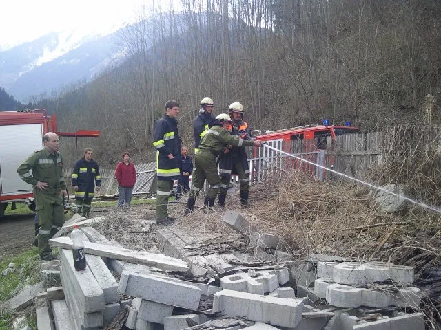 holzhaufen-in-brand-2010-3.webp