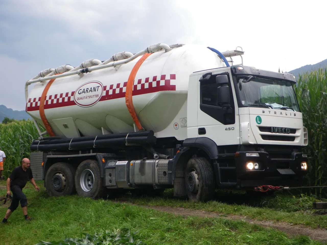 lkw-absturz-bergung-brennwald-2012-12.webp