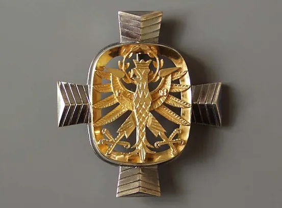 verdienstkreuz-land-tirol.webp