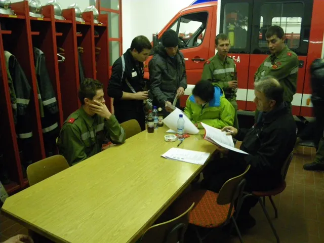 wissenskontrolle-bezirksgrundlehrgang-ffleins-2012-2.webp