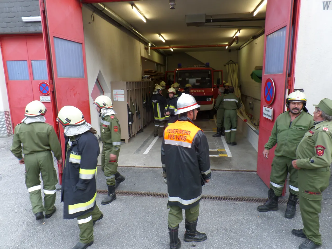 Zugsübung - Wirschaftsgebäudebrand mit vermissten Personen