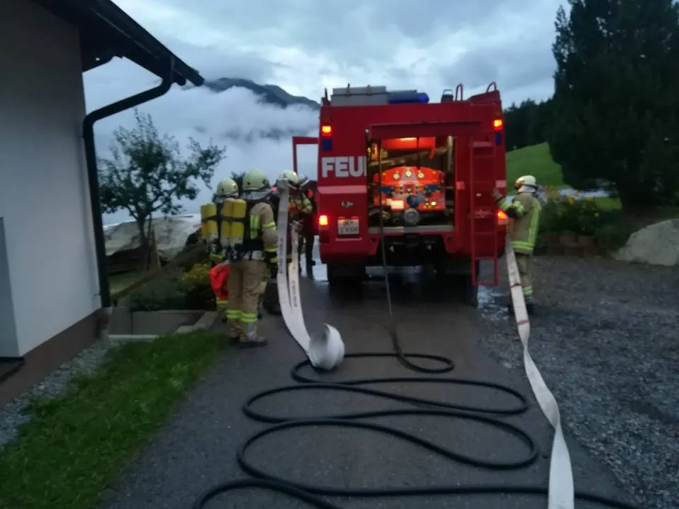 Zugsübung der Gruppe 5 und 6 "Gebäudebrand Wirtschaftsgebäude" im Ortsteil Amishaufen