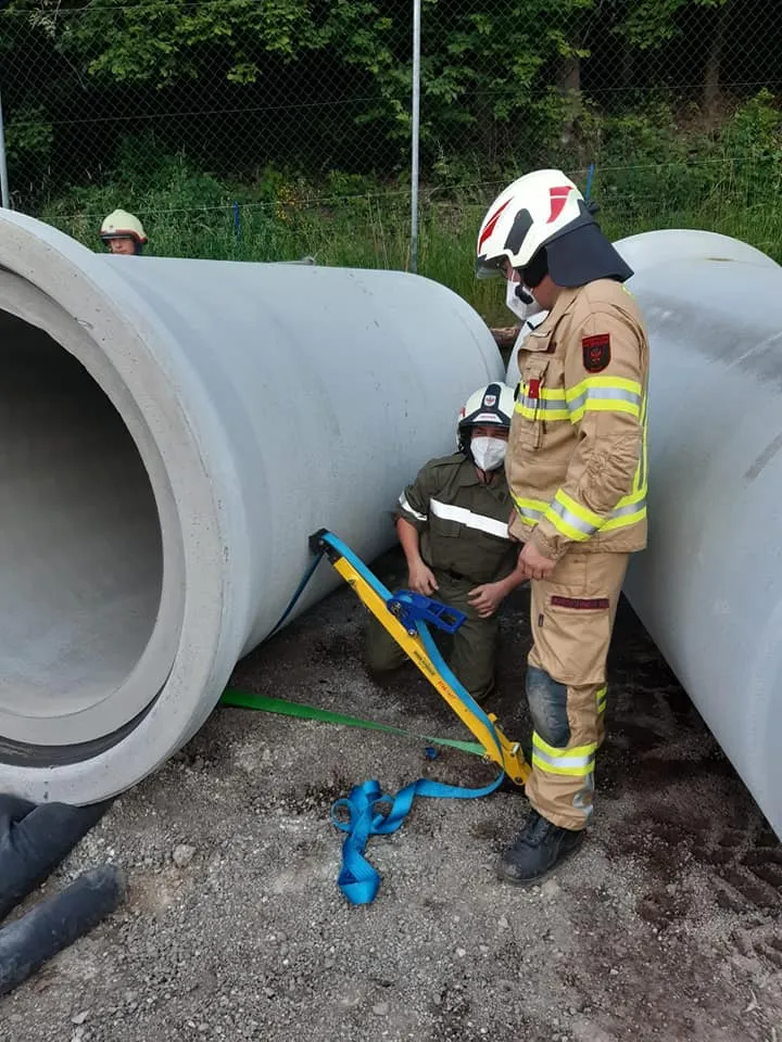 Übung Gruppe 7 Sicherungstechniken & Hebekissen Einsatz bei einem Verkehrsunfall