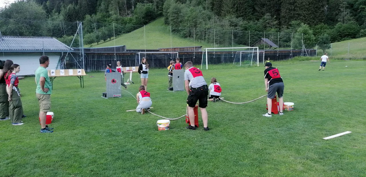Feuerwehrjugend Wenns und FJ der Freiwillige Feuerwehr Wald im Pitztal üben gemeinsam für den Landeswettbewerb