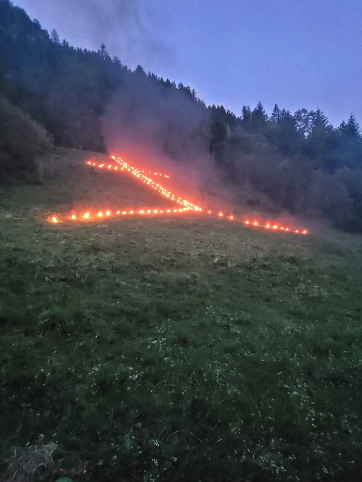 Gemeinsames Herz-Jesu-Feuer unserer Jungendfeuerwehr, Jungschützen und Firmlingen