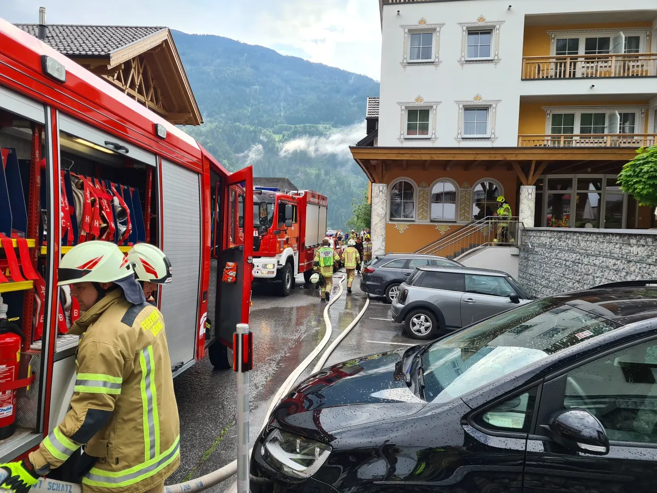 Brandmeldealarm verhindert Schlimmeres - Brand von Kleidungsstücken in einem Zimmer