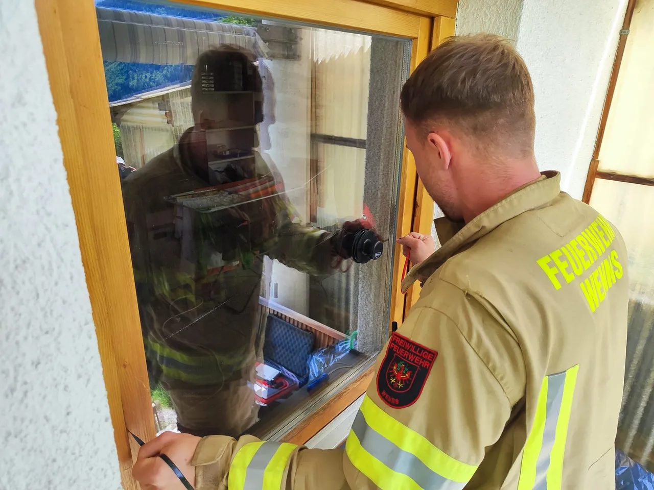 Tür- bzw. Fensteröffnung / Person eingeschlossen