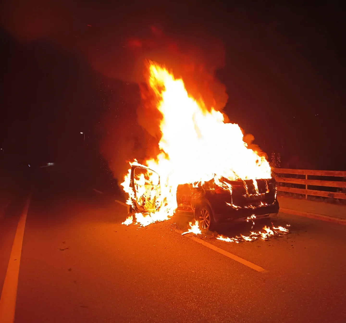 PKW in Vollbrand - L16 Pitztalstraße